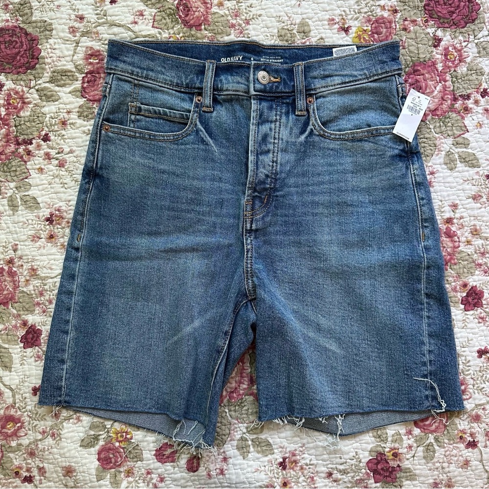 NWT Old Navy Extra High-Rise Sky-Hi Straight Denim Shorts